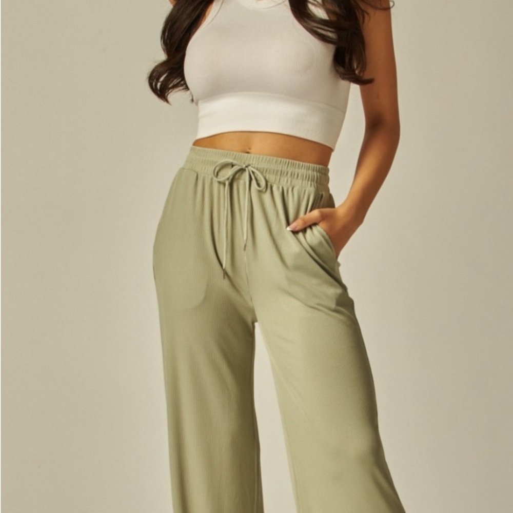 Stretchy Ribbed Drawstring Pocket Wide Leg Pants - Picture 3 of 4